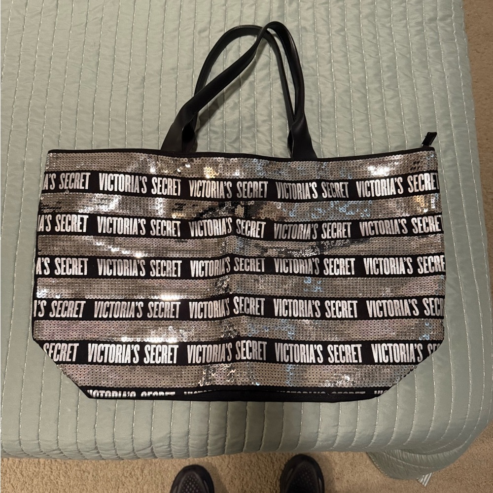 VICTORIA’S SECRET TOTE